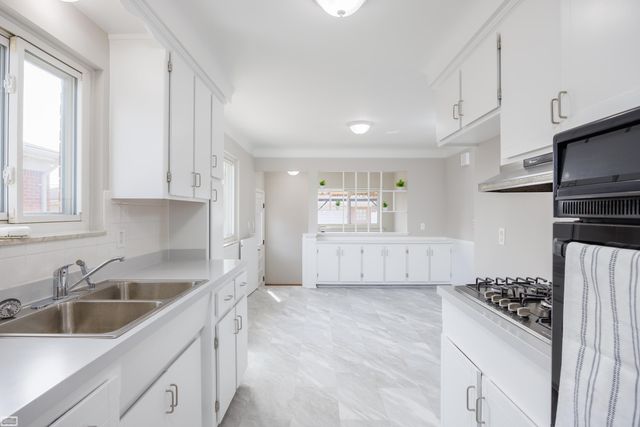 11492 Hanford Drive, Warren, MI 48093