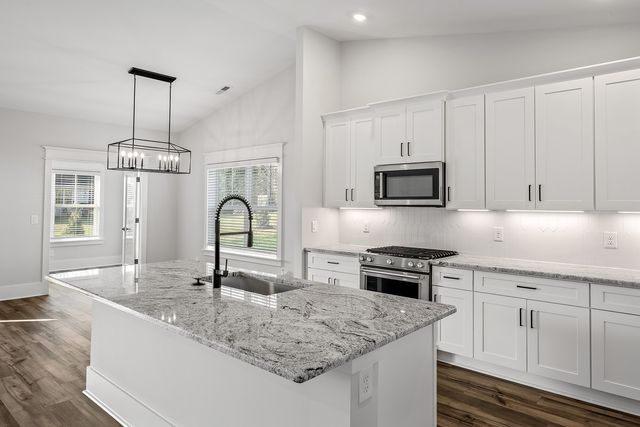 737 Brownlow Road, White House, TN 37188