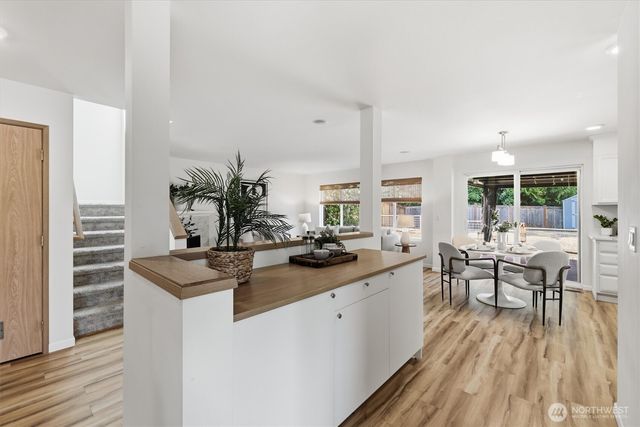 17427 92nd Avenue NE, Bothell, WA 98011