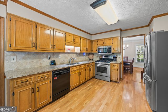1172 Melton Drive SW, Lilburn, GA 30047