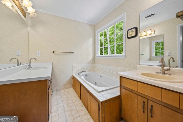 1172 Melton Drive SW, Lilburn, GA 30047