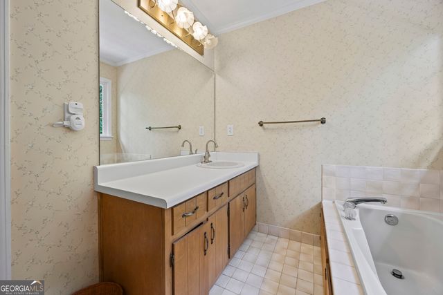 1172 Melton Drive SW, Lilburn, GA 30047