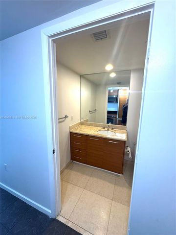 50 Biscayne Boulevard 3303, Miami, FL 33132