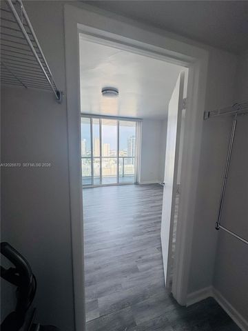 50 Biscayne Boulevard 3303, Miami, FL 33132