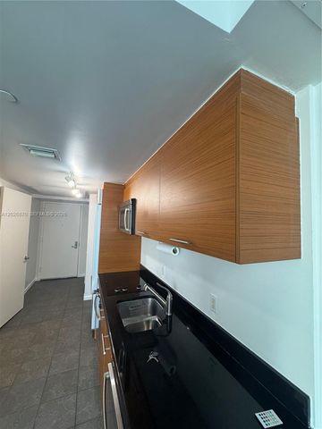 50 Biscayne Boulevard 3303, Miami, FL 33132