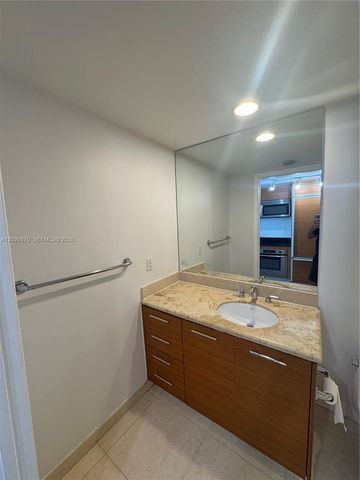 50 Biscayne Boulevard 3303, Miami, FL 33132