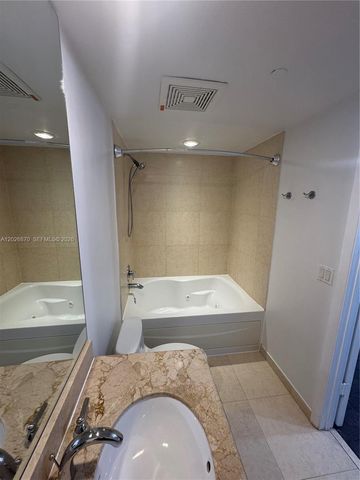 50 Biscayne Boulevard 3303, Miami, FL 33132