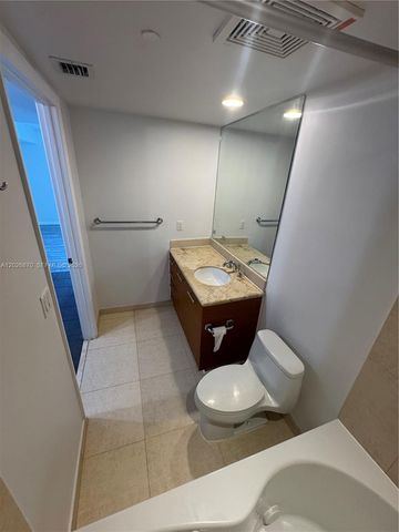 50 Biscayne Boulevard 3303, Miami, FL 33132