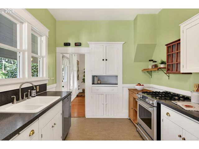 32305 S KROPF Rd, Canby, OR 97013