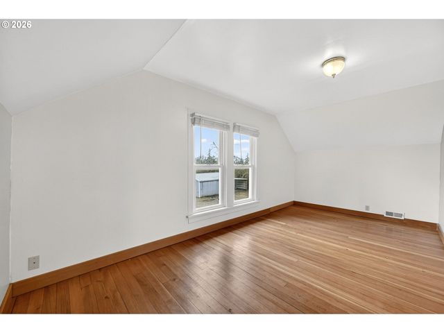 32305 S KROPF Rd, Canby, OR 97013