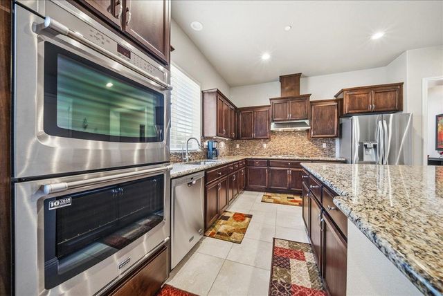 2878 Fantail Ln, Lincoln, CA 95648