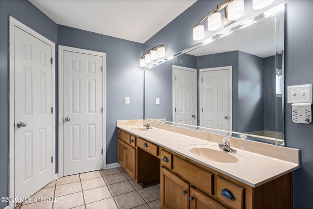 9768 Crape Myrtle Drive, Olive Branch, MS 38654