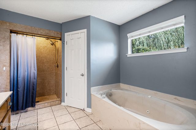 9768 Crape Myrtle Drive, Olive Branch, MS 38654