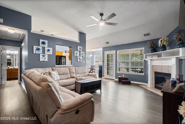 9768 Crape Myrtle Drive, Olive Branch, MS 38654