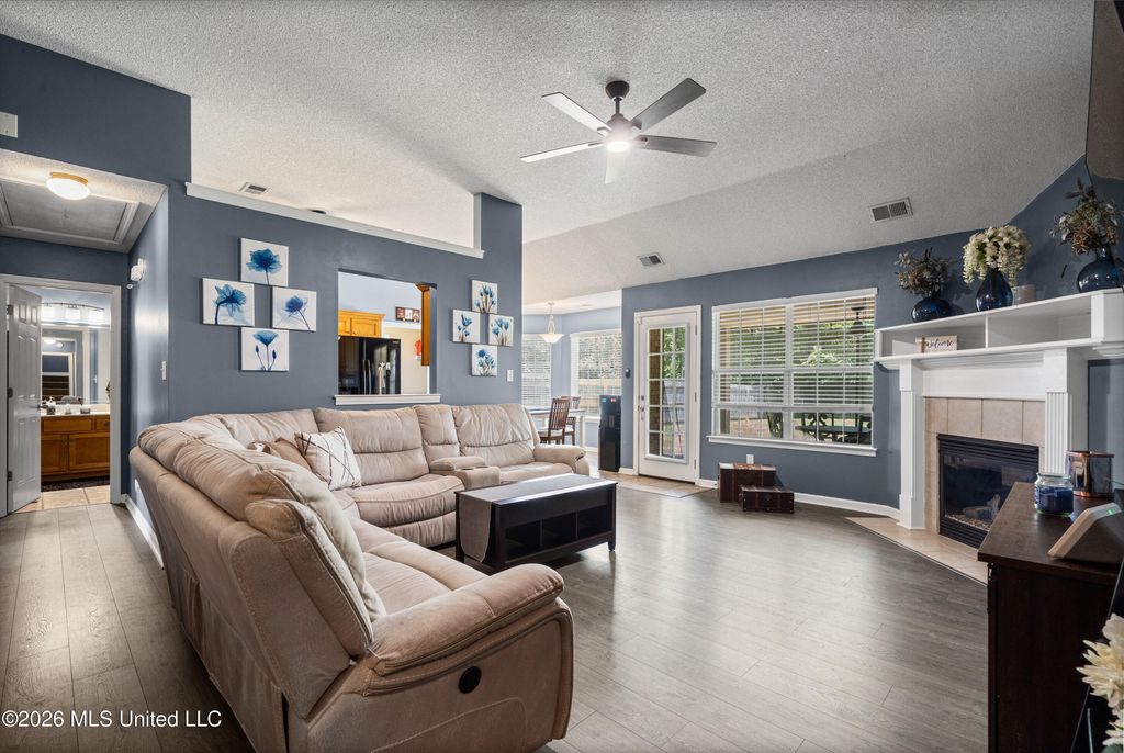 9768 Crape Myrtle Drive, Olive Branch, MS 38654 — photo 5