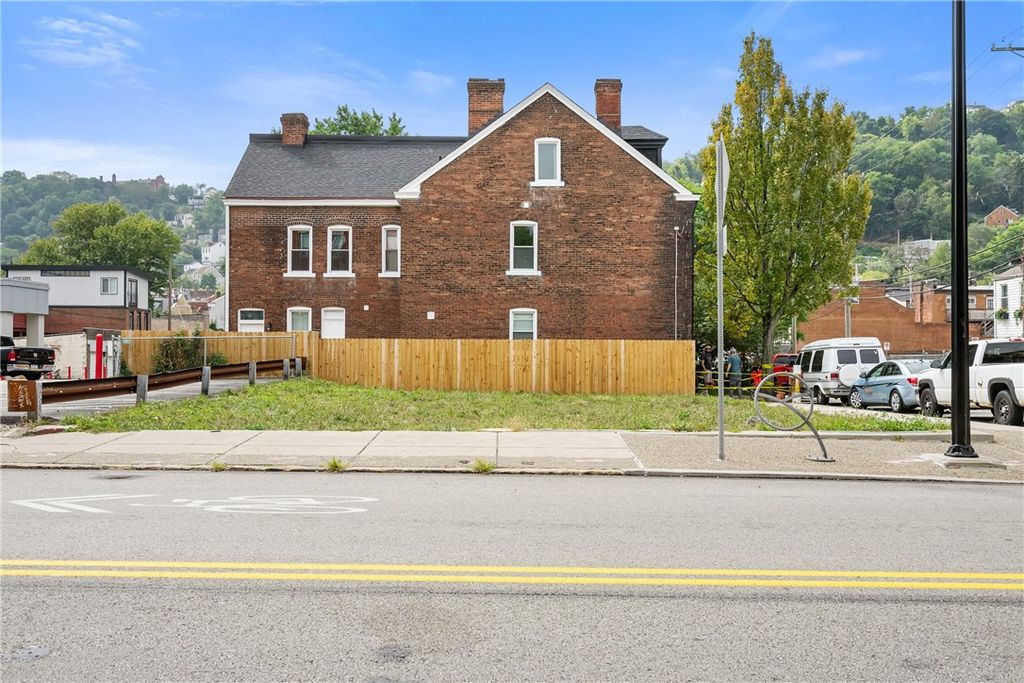 1100 E Carson Street, South Side, PA 15203
