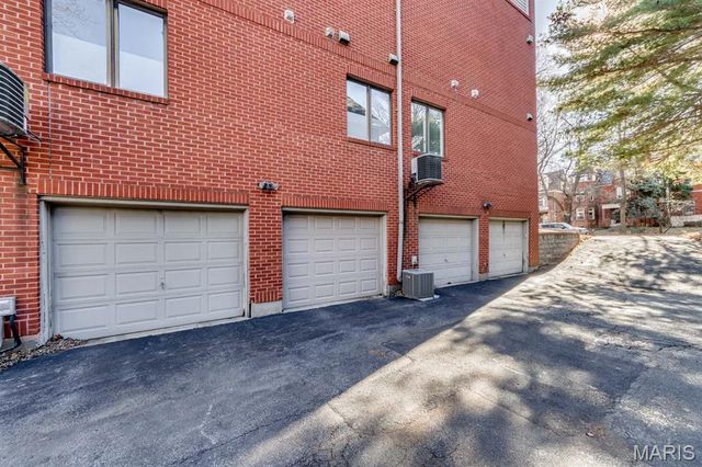 4111 W Pine Boulevard 11, St Louis, MO 63108