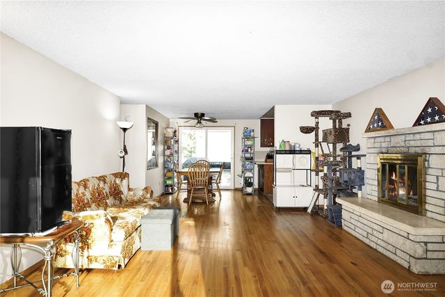 22304 113th Place SE, Kent, WA 98031