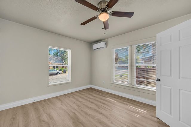 305 NW 23rd Street 101, Fort Worth, TX 76164