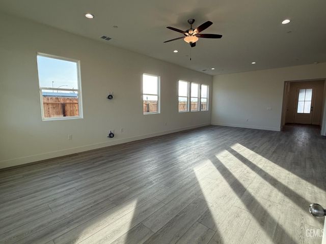 6702 Wanderer Way, Bakersfield, CA 93314