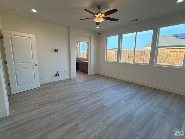 6702 Wanderer Way, Bakersfield, CA 93314