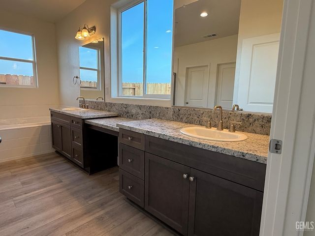 6702 Wanderer Way, Bakersfield, CA 93314