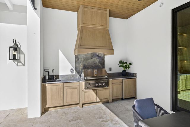 212 Gregory Place, West Palm Beach, FL 33405