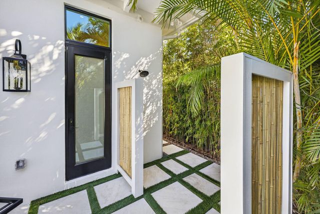 212 Gregory Place, West Palm Beach, FL 33405