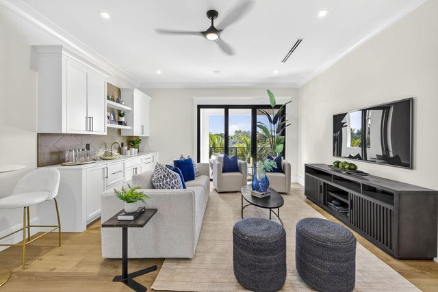 212 Gregory Place, West Palm Beach, FL 33405