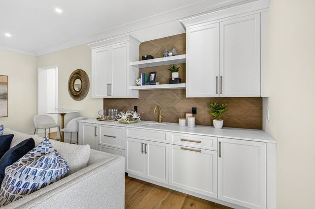 212 Gregory Place, West Palm Beach, FL 33405