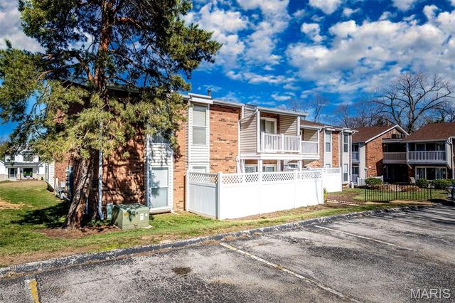 530 Nirk Avenue G, St Louis, MO 63122