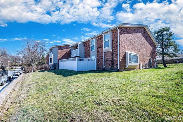 530 Nirk Avenue G, St Louis, MO 63122