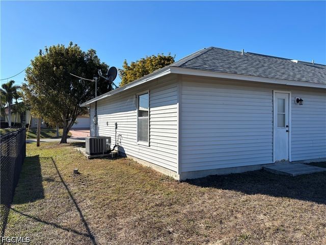 1213 SW 8th PL, Cape Coral, FL 33991