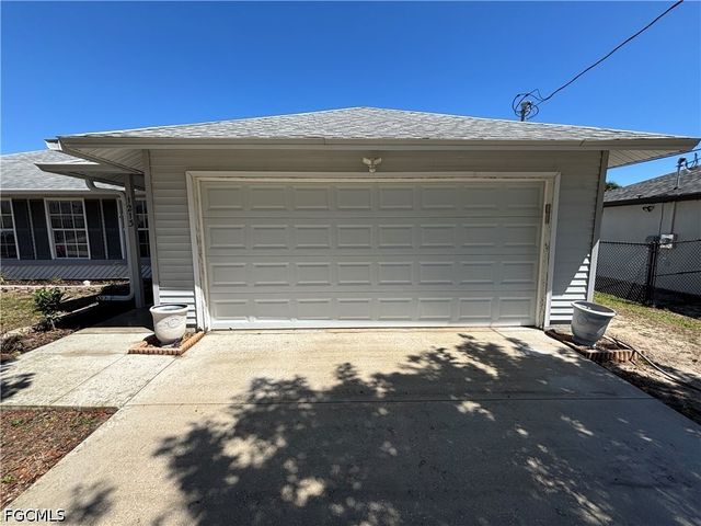 1213 SW 8th PL, Cape Coral, FL 33991