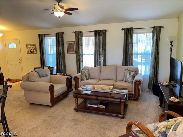 1213 SW 8th PL, Cape Coral, FL 33991