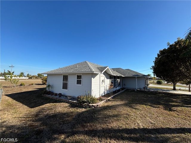 1213 SW 8th PL, Cape Coral, FL 33991