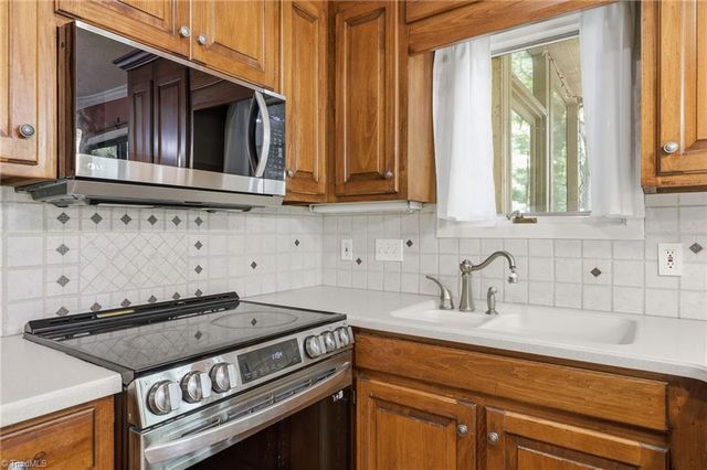 113 Maple Hill Court, Winston-salem, NC 27106