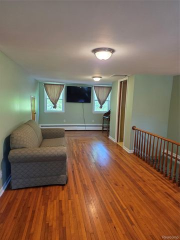 403 East Road, Holly Village, MI 48442