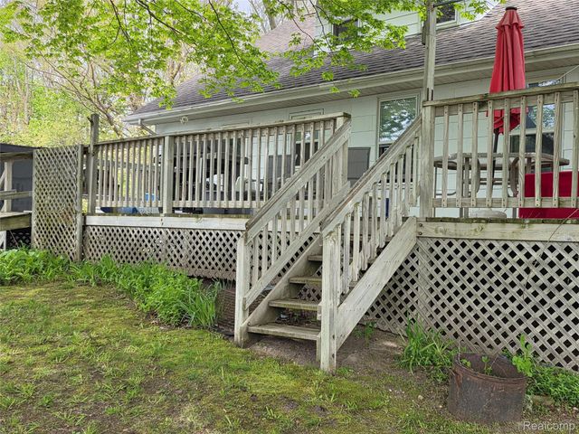 403 East Road, Holly Village, MI 48442
