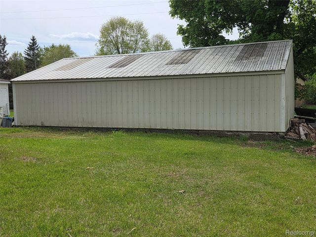 403 East Road, Holly Village, MI 48442