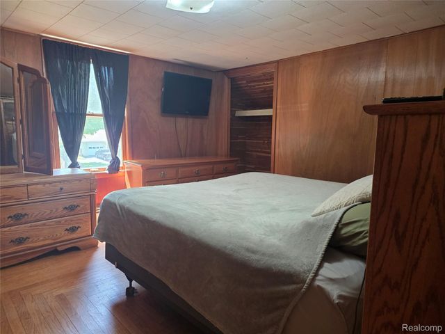 403 East Road, Holly Village, MI 48442