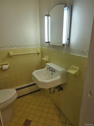 403 East Road, Holly Village, MI 48442