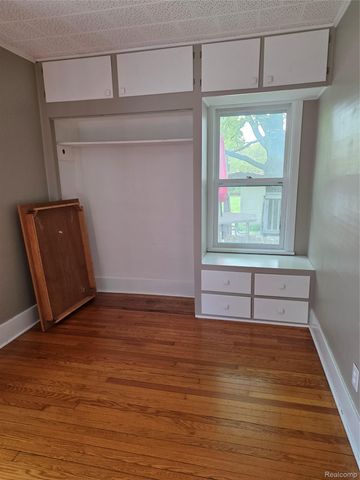 403 East Road, Holly Village, MI 48442