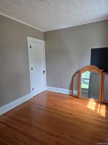 403 East Road, Holly Village, MI 48442