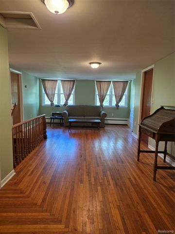403 East Road, Holly Village, MI 48442