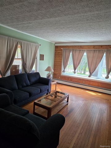 403 East Road, Holly Village, MI 48442