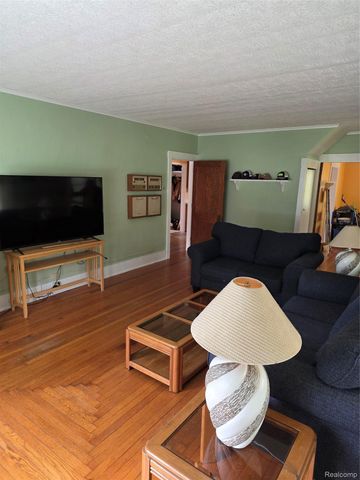 403 East Road, Holly Village, MI 48442