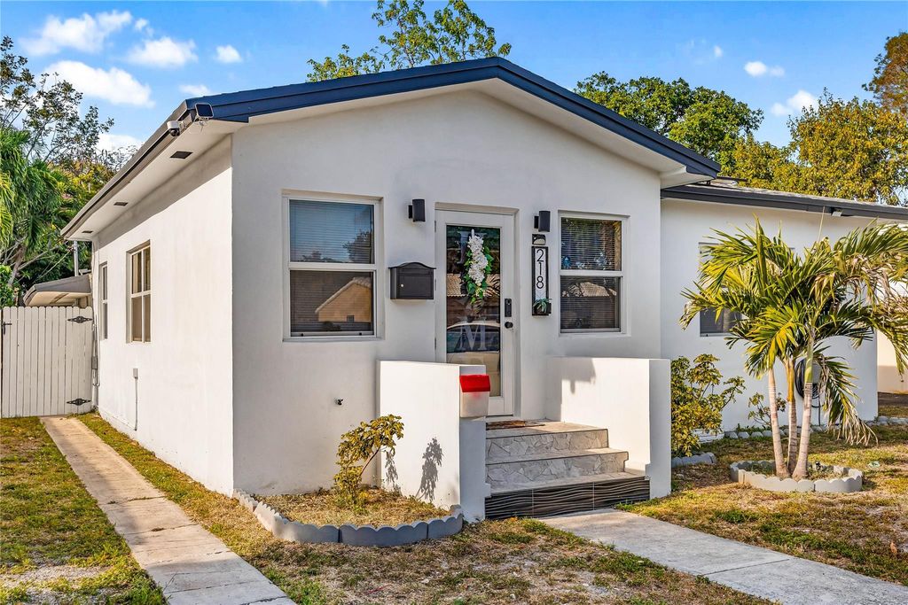 218 SW 7th Street, Dania Beach, FL 33004