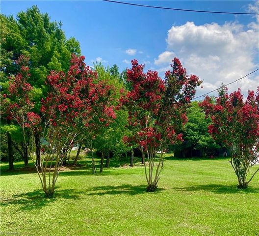 207 Summit Street, Walnut Cove, NC 27052