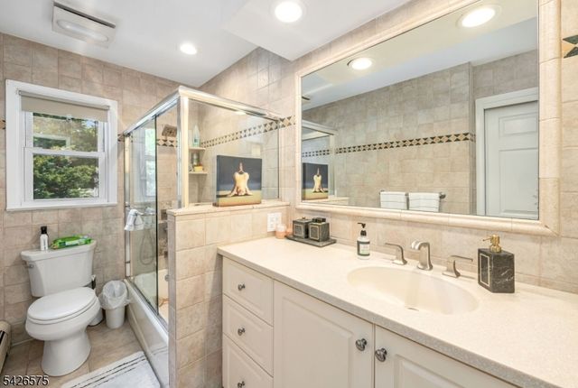 440 Yuhas Dr, Paramus Boro, NJ 07652